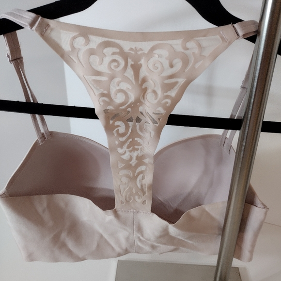 ✨🖤 Victoria’s Secret Racerback Push-Up Bra | Sleek Lift, Luxe Lace 💫size 34D - Picture 4 of 8